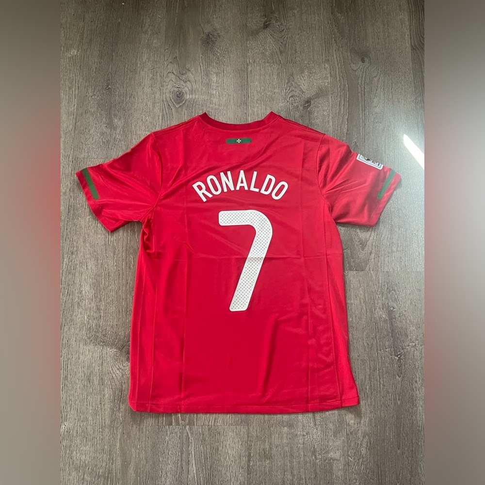 Cristiano Ronaldo 2010 World Cup Jersey - Picture 2 of 3